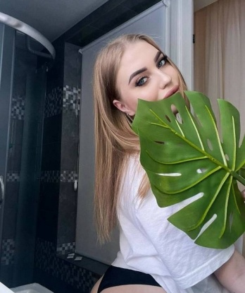 В Москве я создам для тебя атмосферу раскрепощения и релаксации. Мои услуги включают классический и эротический массаж, разнообразные ролевые игры, стриптиз и так много другого. Я гарантирую тебе полное удовлетворение и незабываемый опыт. Смотри мои фото, читай отзывы и ты поймешь, что я именно та, кто сможет исполнить твои фантазии. 🌟😉 1663, 21 год